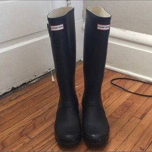 Black hunter rain boots